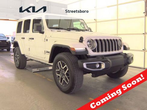 Used 2025 Jeep Wrangler Sahara image 1