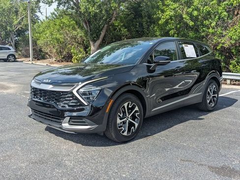 Used 2024 Kia Sportage EX FWD image 2