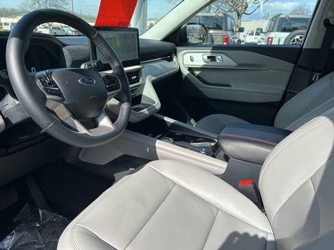 Used 2025 Ford Explorer Active w/ Active Comfort Package image 18