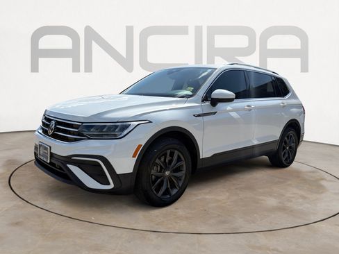 Used 2023 Volkswagen Tiguan SE w/ Panoramic Sunroof Package FWD image 6
