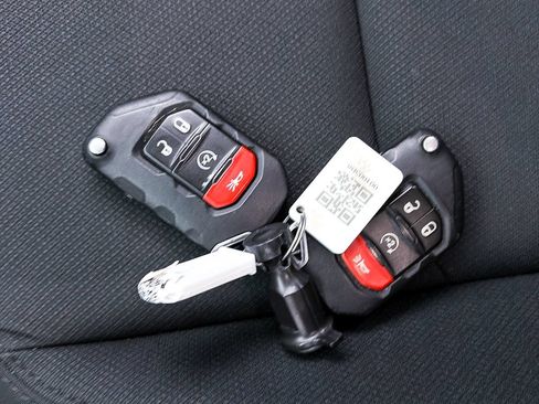 Used 2021 Jeep Gladiator Sport AWD/4WD image 32