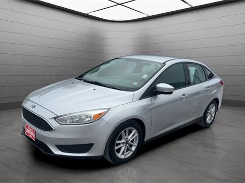 Used 2016 Ford Focus SE w/ SE Cold Weather Package image 9
