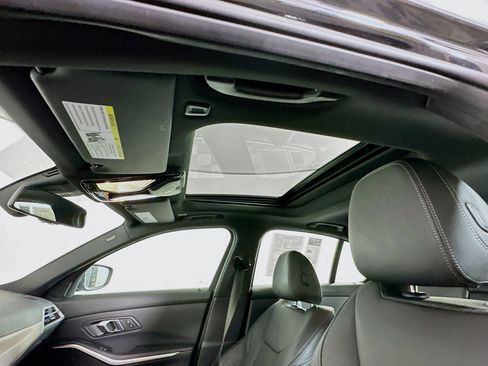 Used 2025 BMW 330i Sedan image 25