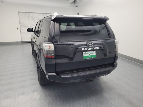 Used 2018 Toyota 4Runner SR5 AWD/4WD image 6