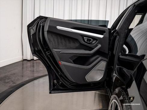 Used 2019 Lamborghini Urus AWD/4WD image 46