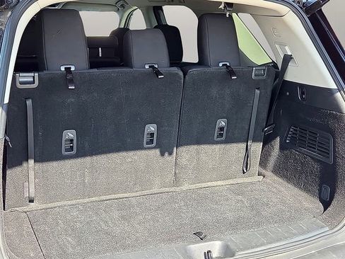 Used 2025 Nissan Pathfinder SV image 11