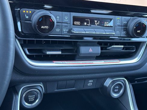 Used 2025 Toyota Grand Highlander AWD image 24