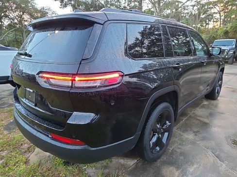 Certified 2024 Jeep Grand Cherokee L Laredo image 8