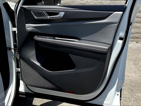 Used 2024 Volkswagen Atlas Peak Edition SEL image 23