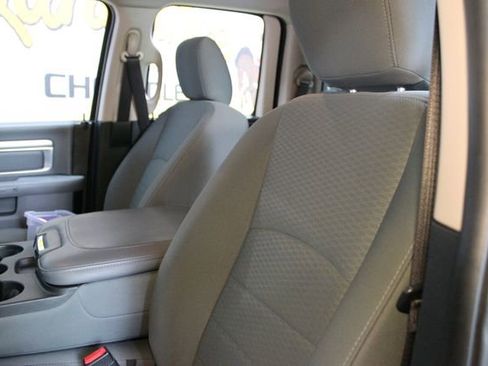 Used 2017 RAM 1500 Classic SLT AWD/4WD image 16