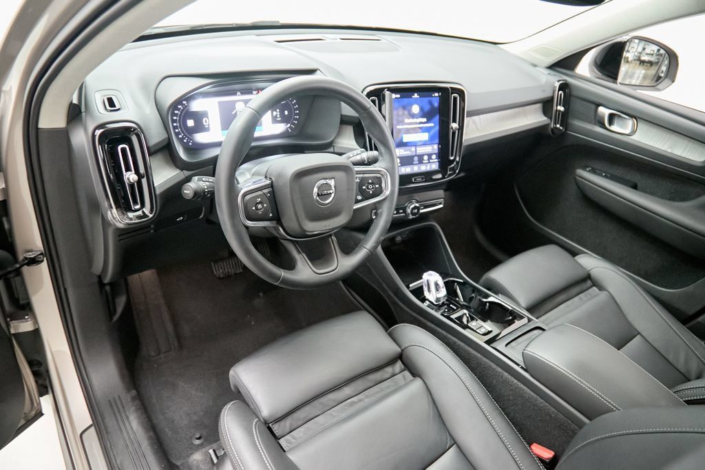 Certified 2024 Volvo XC40 B5 Plus w/ Protection Package Premier AWD/4WD image 12