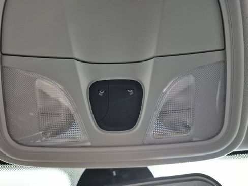 Used 2019 Jeep Cherokee Latitude w/ Cold Weather Group FWD image 23
