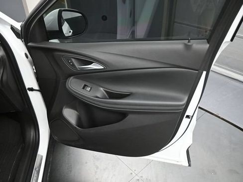 Used 2021 Buick Encore GX Essence w/ Experience Buick Package FWD image 12
