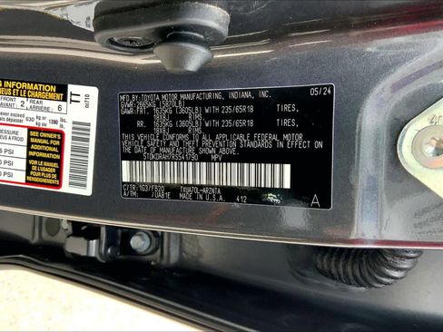 Used 2024 Toyota Highlander LE FWD image 34