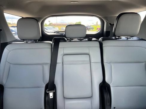 Used 2021 Ford Explorer XLT w/ Equipment Group 202A AWD/4WD image 31