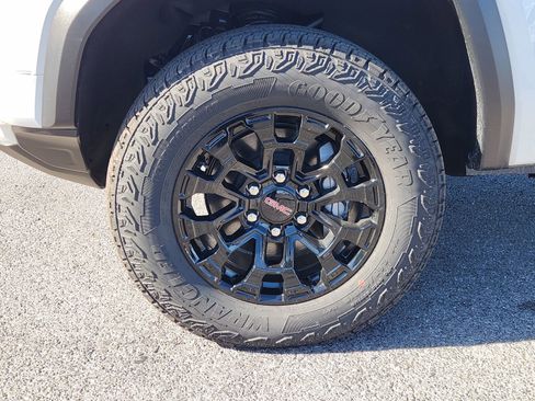 New 2026 GMC Canyon Elevation w/ Convenience Package image 14