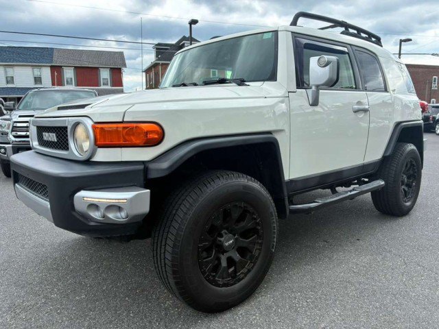 Used 2013 Toyota FJ Cruiser 4WD w/ Upgrade Pkg image 2