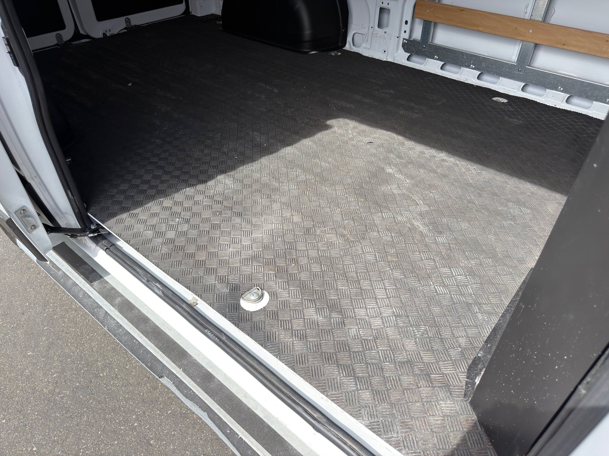 Used 2025 RAM ProMaster 2500 w/ U-Haul Equipment Group FWD image 17