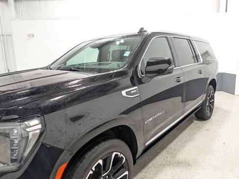 Used 2023 GMC Yukon XL Denali w/ Advanced Technology Package image 7