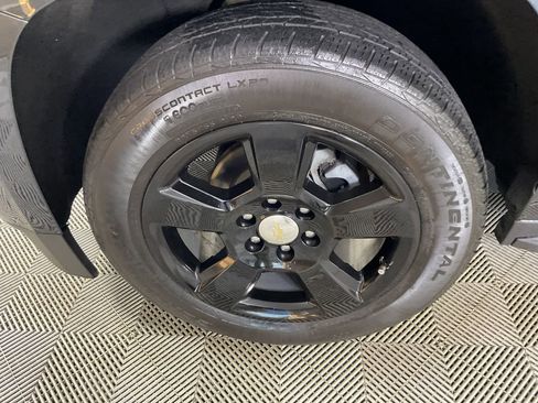 Used 2019 Chevrolet Tahoe LT w/ Luxury Package image 5