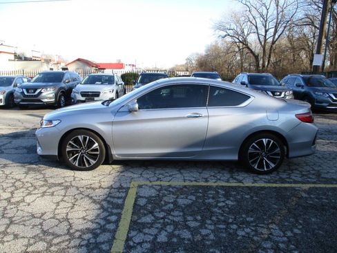 Used 2017 Honda Accord EX image 10