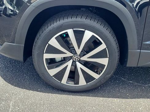 Certified 2022 Volkswagen Taos SE FWD image 28