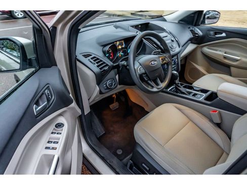 Used 2017 Ford Escape SE image 10