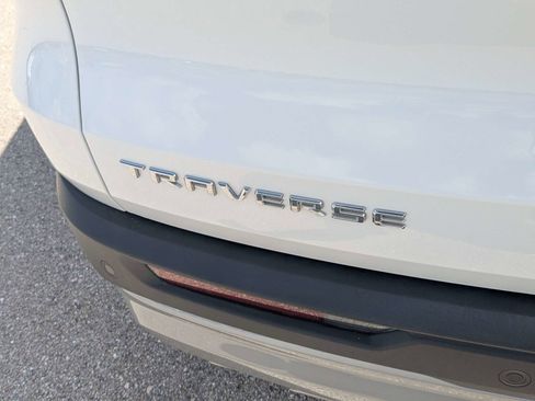 Used 2025 Chevrolet Traverse LT FWD image 13