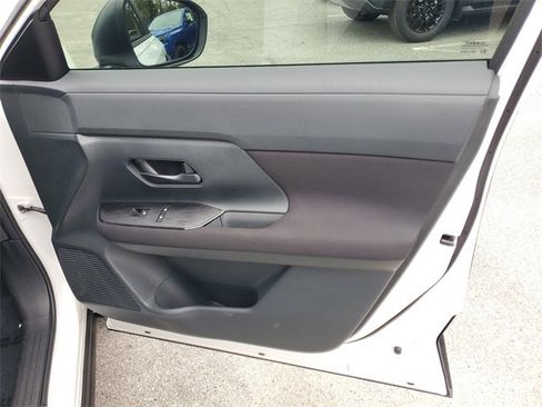 Used 2025 Nissan Kicks S image 32