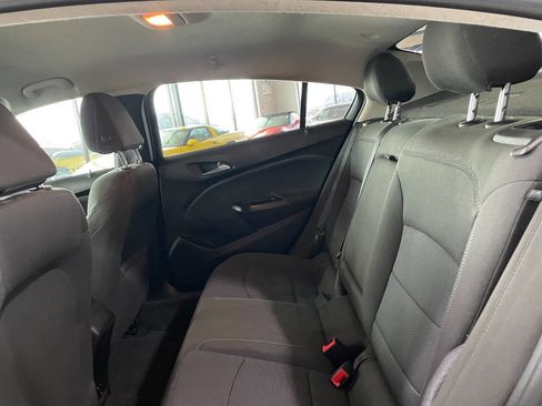 Used 2017 Chevrolet Cruze LT w/ Convenience Package image 18