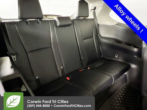 Used 2024 Toyota Grand Highlander AWD image 16
