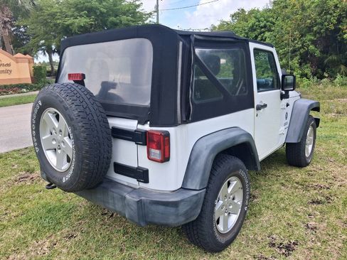 Used 2015 Jeep Wrangler Sport w/ Connectivity Group AWD/4WD image 6