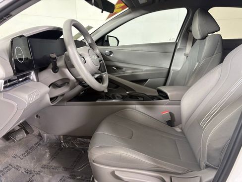 Used 2024 Hyundai Elantra SEL FWD image 21