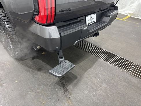 Used 2024 Toyota Tundra Limited image 6