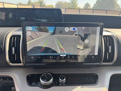 New 2025 Ford Expedition Active image 16