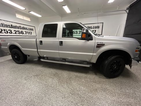 Used 2010 Ford F250 Lariat image 2