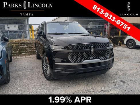 Used 2025 Lincoln Navigator Reserve AWD/4WD image 3