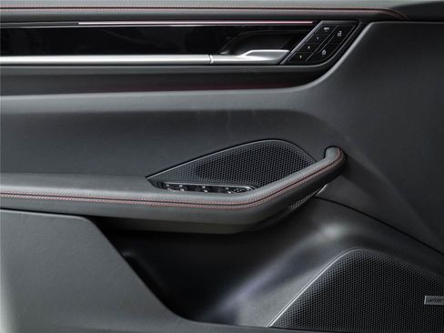 New 2026 Porsche Macan 4S Electric AWD/4WD image 6