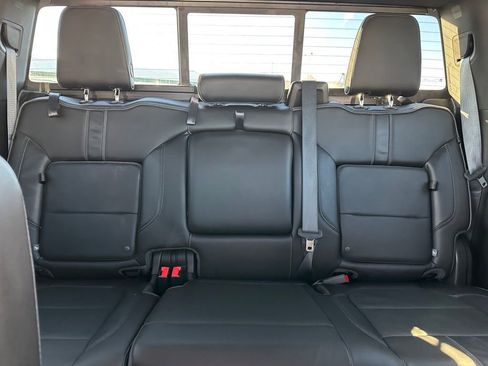 Used 2019 Chevrolet Silverado 1500 High Country image 32