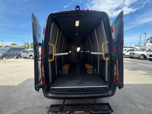 Used 2019 Mercedes-Benz Sprinter 170 image 4