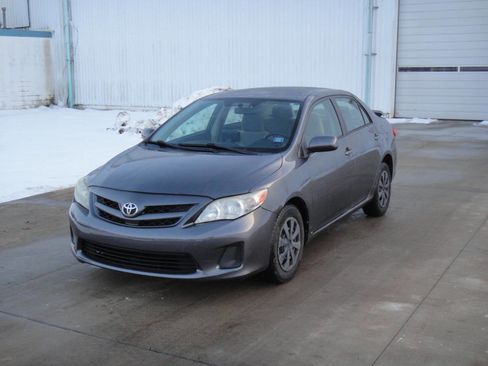 Used 2011 Toyota Corolla LE image 2