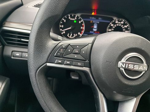 Used 2024 Nissan Altima 2.5 SV FWD image 23