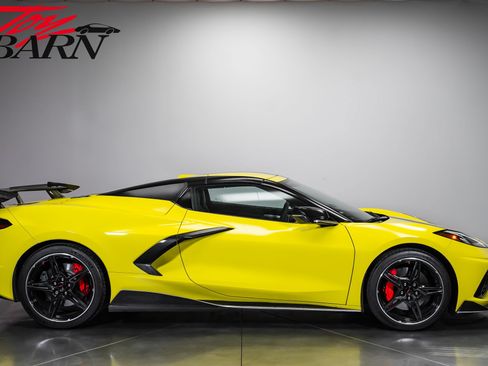 Used 2021 Chevrolet Corvette Stingray Premium Conv w/ Z51 Performance Package RWD image 14