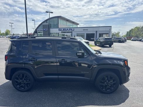 Used 2017 Jeep Renegade Altitude image 3