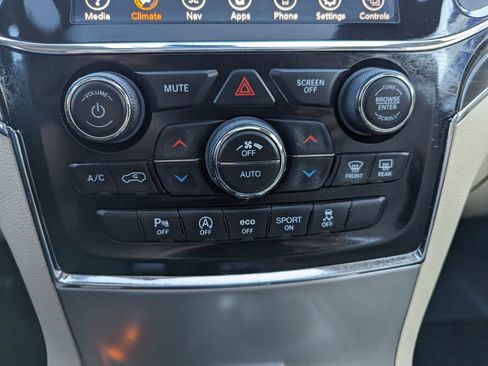 Used 2021 Jeep Grand Cherokee Limited AWD/4WD image 25