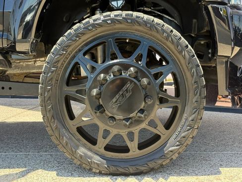 Used 2022 Ford F450 Platinum w/ FX4 Off-Road Package AWD/4WD image 26