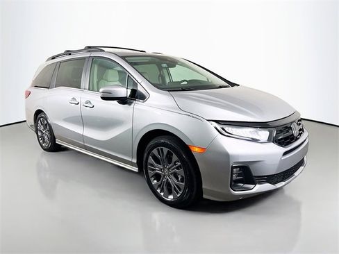 Used 2025 Honda Odyssey Touring image 25