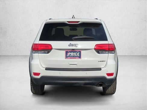 Used 2017 Jeep Grand Cherokee Laredo image 7