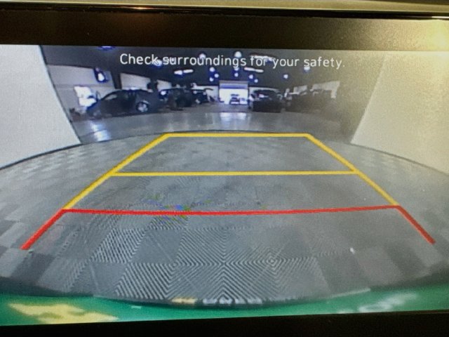 Used 2021 Hyundai Venue SEL FWD image 16
