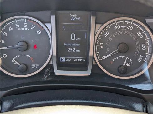 Used 2017 Toyota Tacoma SR5 w/ Tow Package image 11